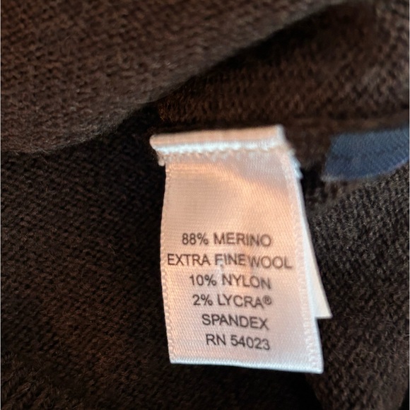 Classic merino wool brown turtleneck size small - Picture 3 of 5